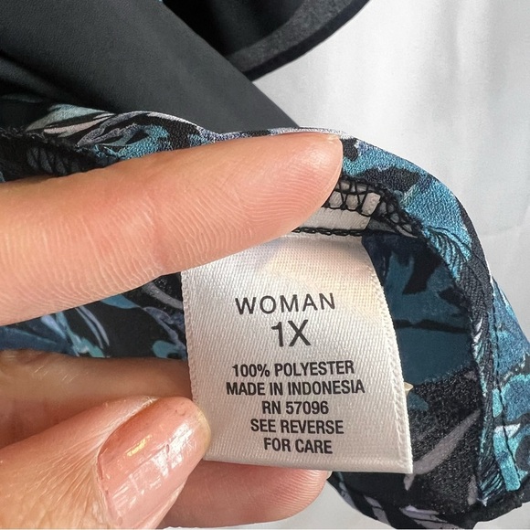 Quintessential Woman Modest blouse Size: 1X 
Women's Black and Blue Paisley Top - Picture 9 of 15
